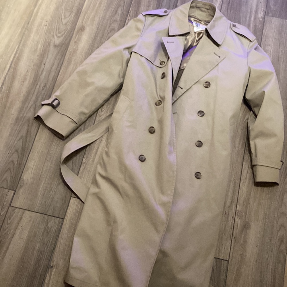 London fog jacket (Trench coat)